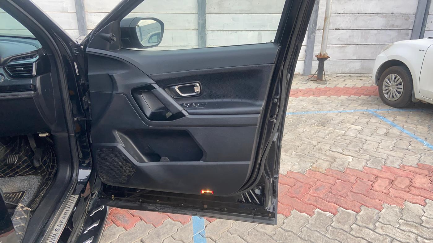 2024 Tata Safari ACCOMPLISHED PLUS DARK EDITION, Diesel, Manual, 44,296 km, Driver Side Door Panels Control