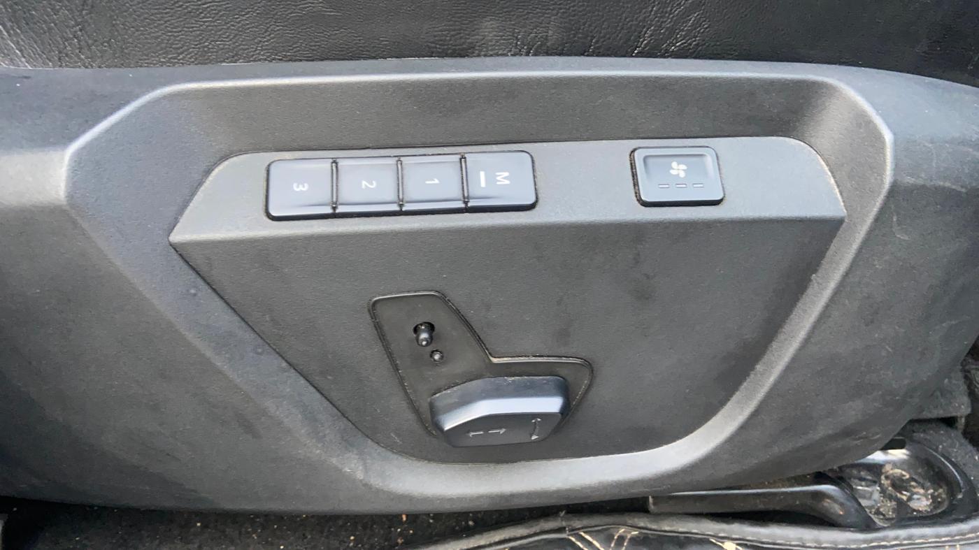 2024 Tata Safari ACCOMPLISHED PLUS DARK EDITION, Diesel, Manual, 44,296 km, Driver Side Adjustment Panel