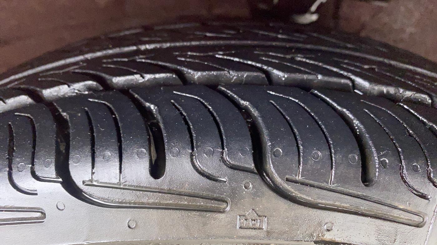 2009 Hyundai i10 MAGNA 1.1 IRDE2, Petrol, Manual, 19,931 km, Right Front Tyre Tread