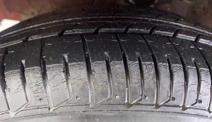 2009 Hyundai i10 MAGNA 1.1 IRDE2, Petrol, Manual, 19,931 km, Left Front Tyre Tread