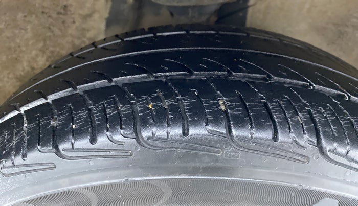 2010 Maruti Wagon R VXI, Petrol, Manual, 51,256 km, Right Front Tyre Tread