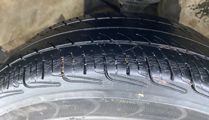 2010 Maruti Wagon R VXI, Petrol, Manual, 51,256 km, Left Front Tyre Tread