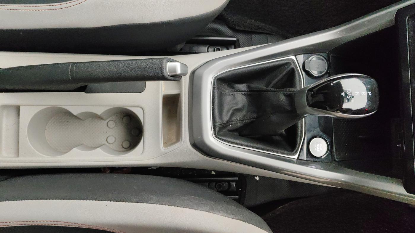 2022 Volkswagen TAIGUN GT PLUS 1.5 TSI DSG, Petrol, Automatic, 1,32,188 km, Gear Lever