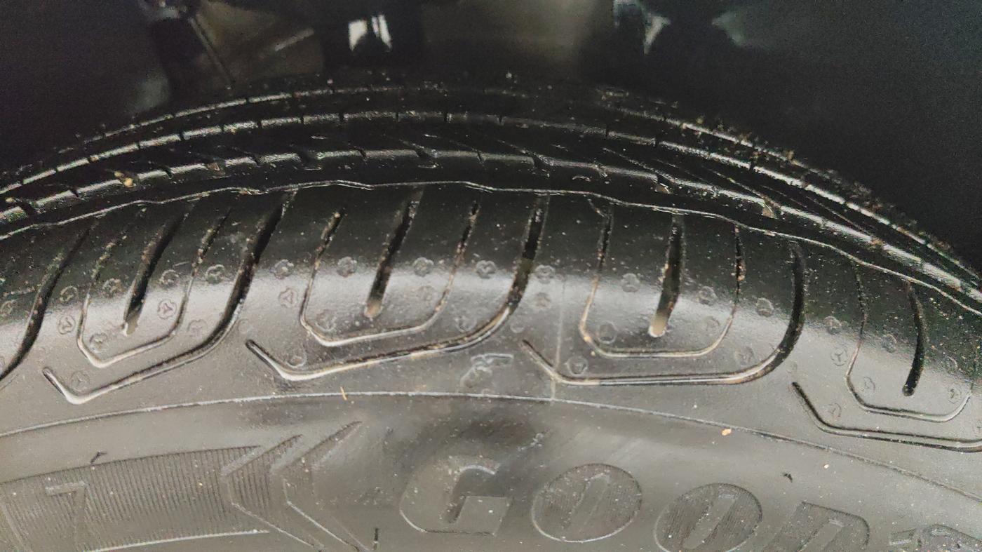 2022 Volkswagen TAIGUN GT PLUS 1.5 TSI DSG, Petrol, Automatic, 1,32,188 km, Right Front Tyre Tread