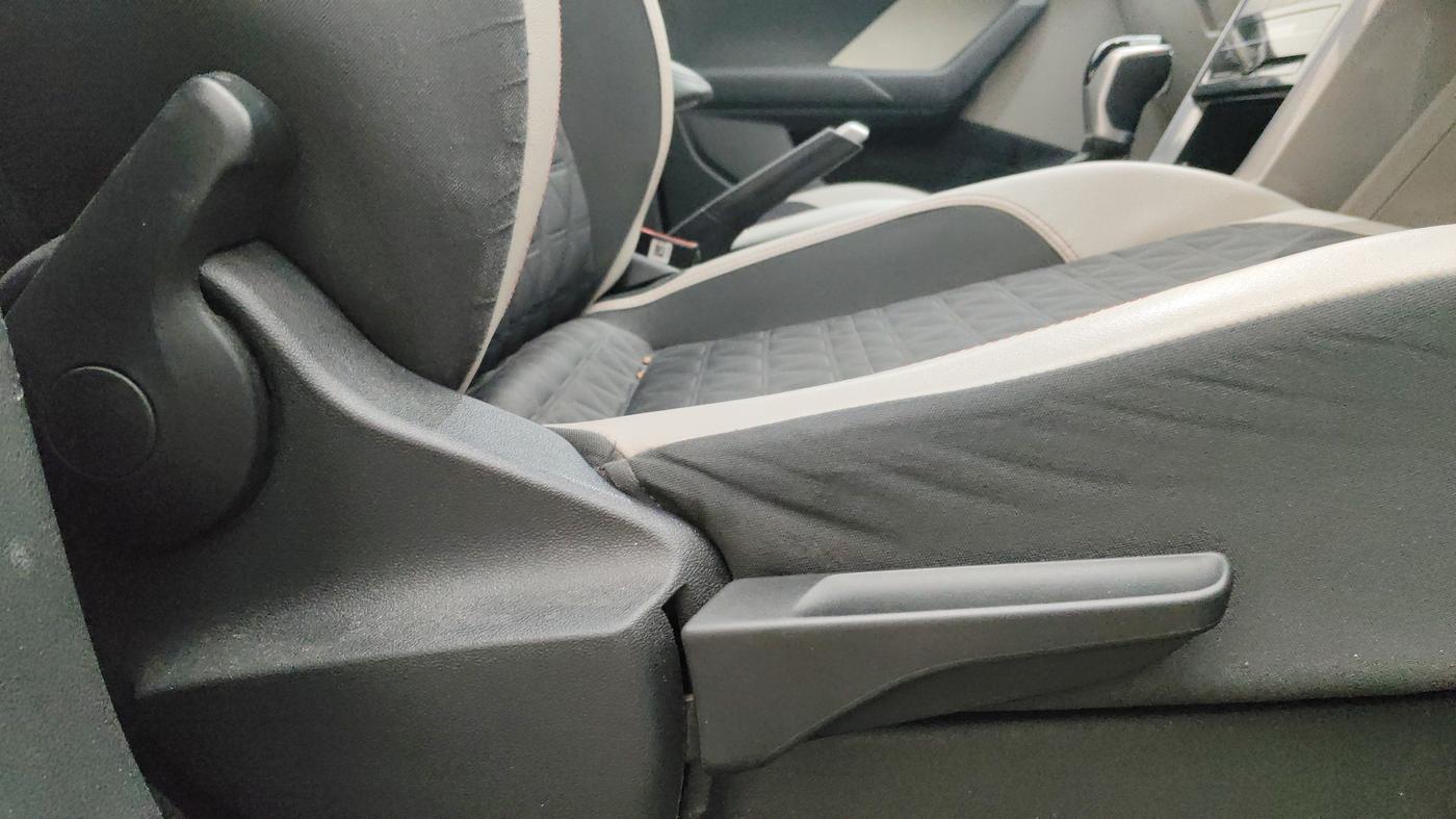 2022 Volkswagen TAIGUN GT PLUS 1.5 TSI DSG, Petrol, Automatic, 1,32,188 km, Driver Side Adjustment Panel