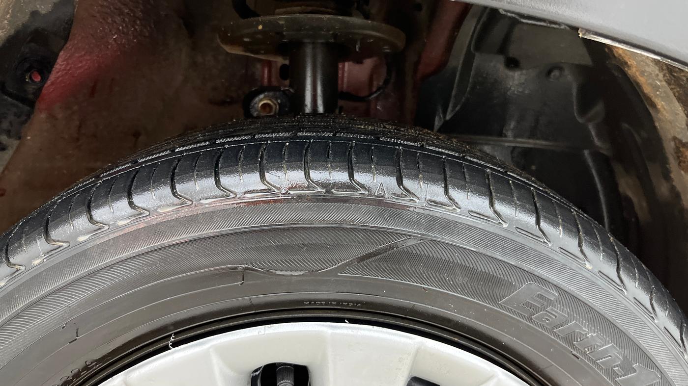 2018 Mahindra KUV 100 NXT K6+ P 6 STR, Petrol, Manual, 68,665 km, Right Front Tyre Tread