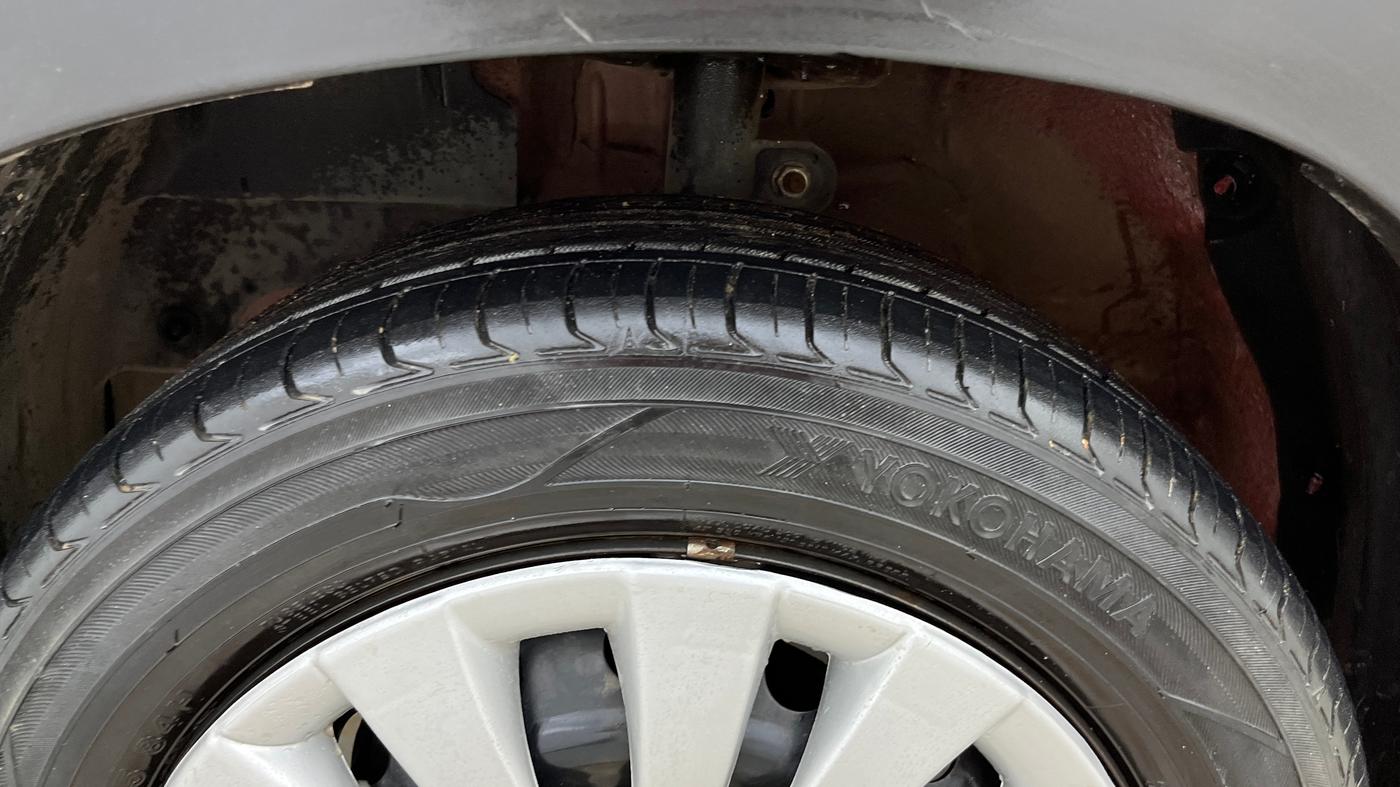 2018 Mahindra KUV 100 NXT K6+ P 6 STR, Petrol, Manual, 68,665 km, Left Front Tyre Tread
