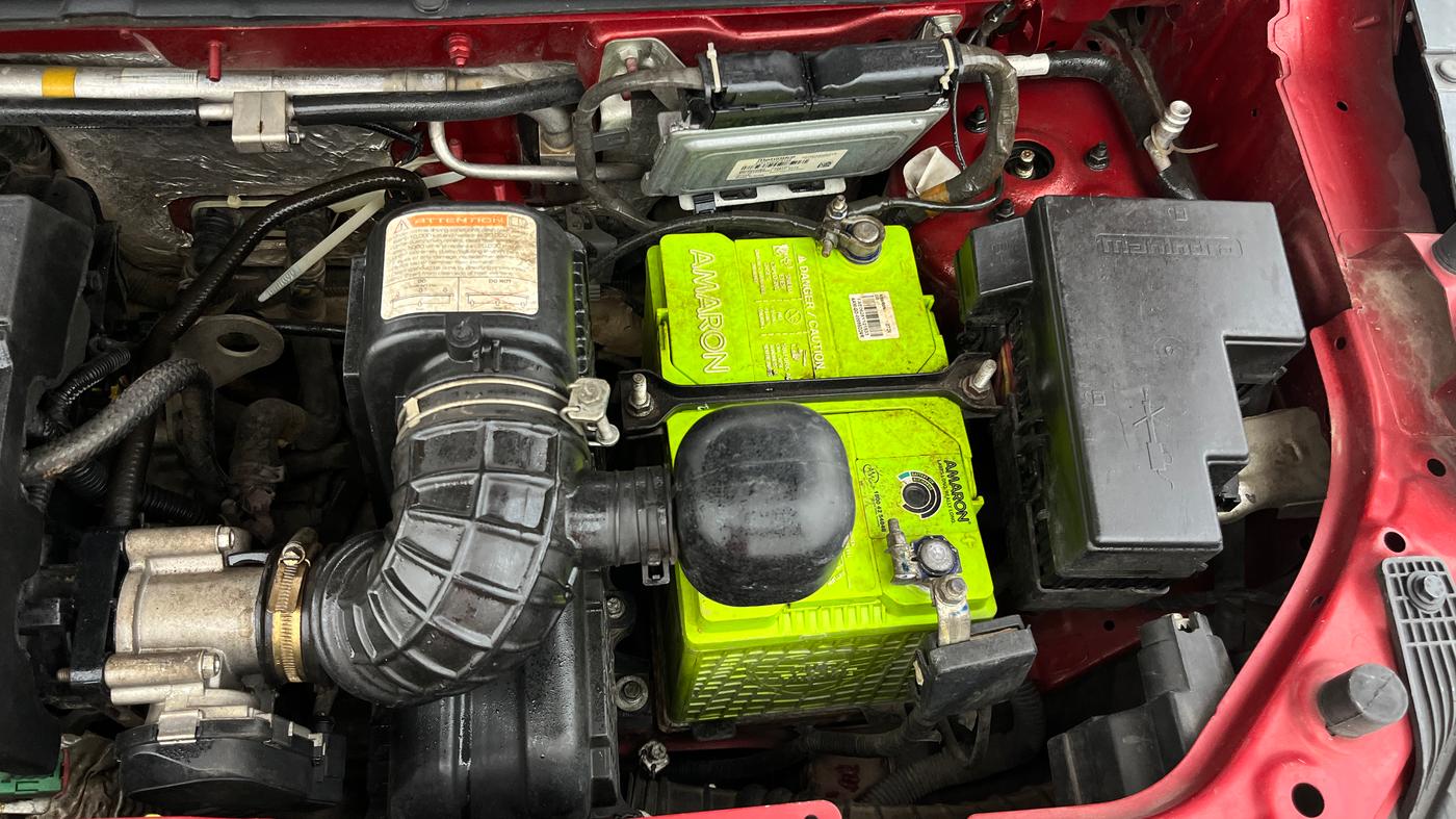 2018 Mahindra KUV 100 NXT K6+ P 6 STR, Petrol, Manual, 68,665 km, Engine View - Left