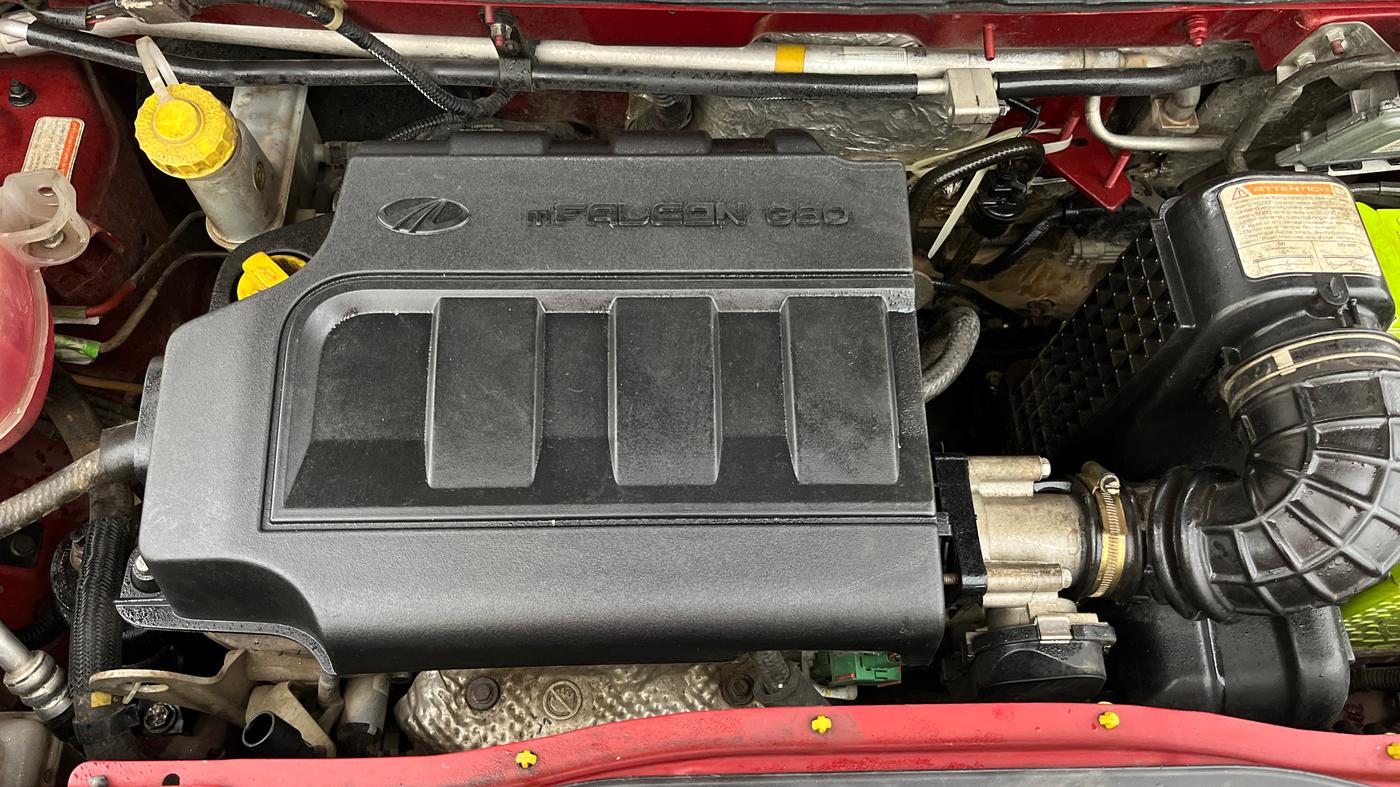 2018 Mahindra KUV 100 NXT K6+ P 6 STR, Petrol, Manual, 68,665 km, Engine View