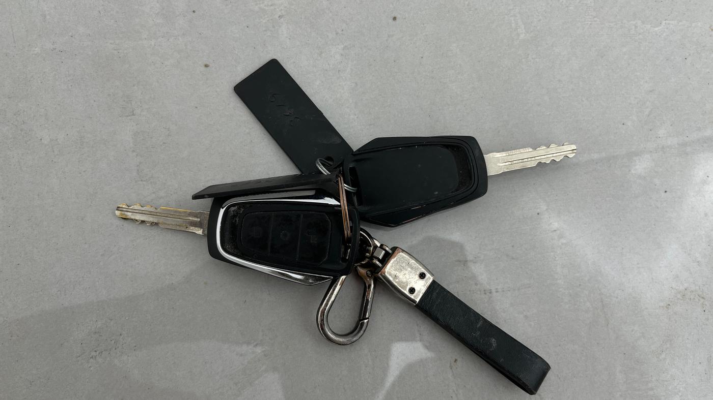 2018 Mahindra KUV 100 NXT K6+ P 6 STR, Petrol, Manual, 68,665 km, Key Close Up