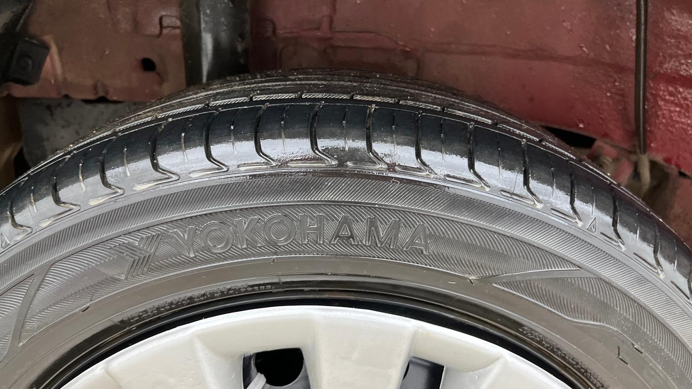 2018 Mahindra KUV 100 NXT K6+ P 6 STR, Petrol, Manual, 68,665 km, Right Rear Tyre Tread