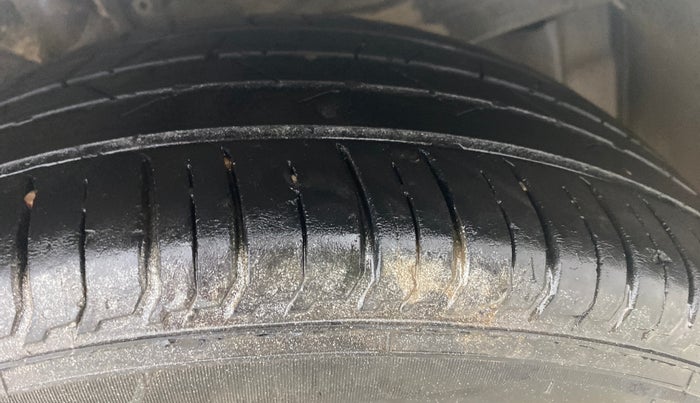 2020 Toyota Glanza G, Petrol, Manual, 70,192 km, Right Front Tyre Tread