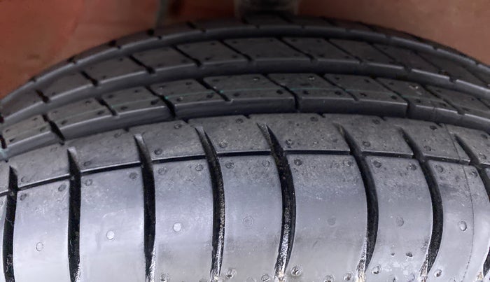 2013 Maruti Alto K10 VXI P, Petrol, Manual, 7,304 km, Right Front Tyre Tread