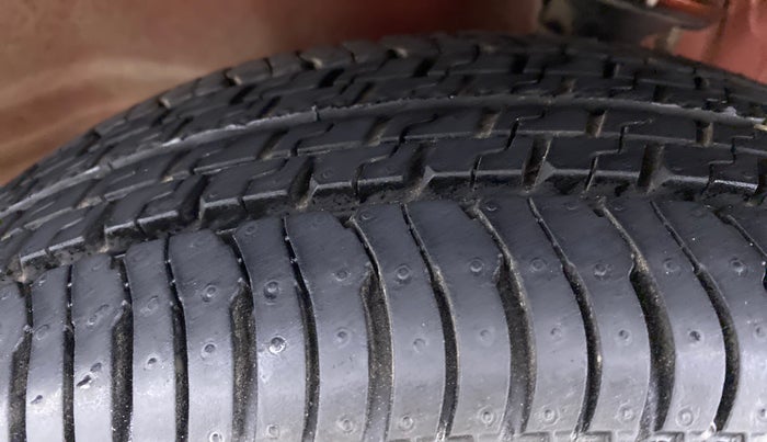 2013 Maruti Alto K10 VXI P, Petrol, Manual, 7,304 km, Left Front Tyre Tread