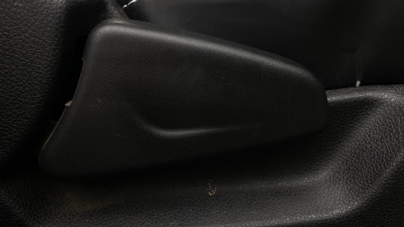 2019 Renault Kwid RXT 1.0 (O), Petrol, Manual, 23,421 km, Driver Side Adjustment Panel