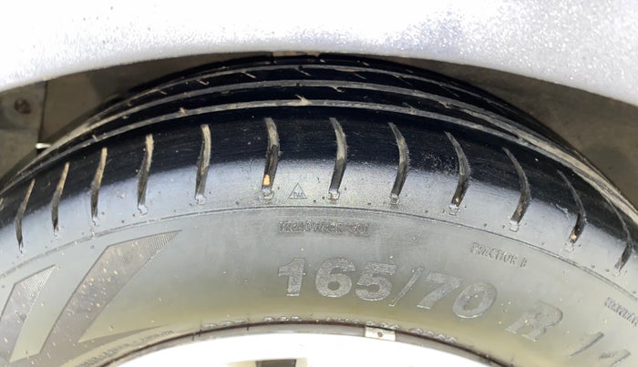 2016 Hyundai Grand i10 MAGNA 1.2 KAPPA VTVT, CNG, Manual, 1,41,978 km, Right Rear Tyre Tread