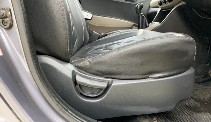 2016 Hyundai Grand i10 MAGNA 1.2 KAPPA VTVT, CNG, Manual, 1,41,978 km, Driver Side Adjustment Panel