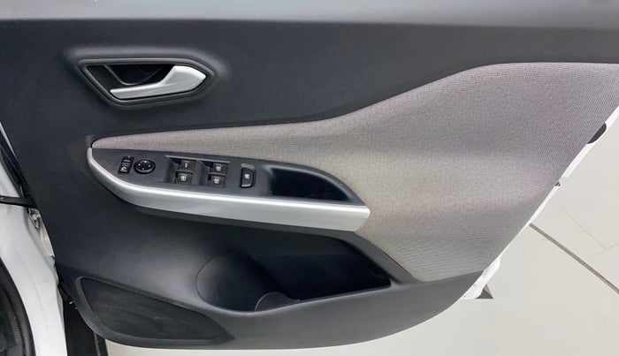 2023 Nissan MAGNITE XV TURBO CVT, Petrol, Automatic, 967 km, Driver Side Door Panels Control