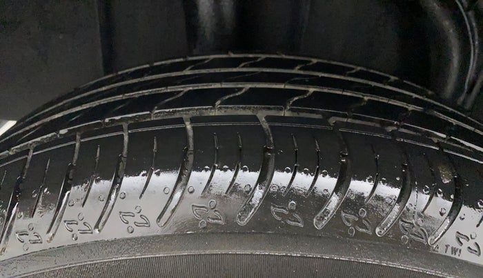 2023 Nissan MAGNITE XV TURBO CVT, Petrol, Automatic, 967 km, Right Rear Tyre Tread