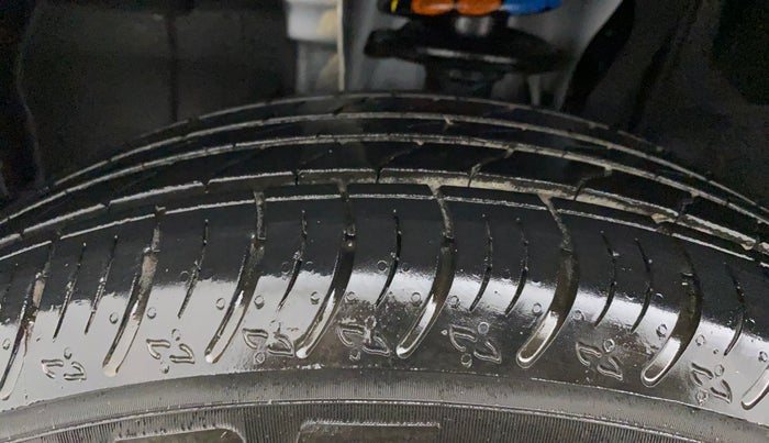 2023 Nissan MAGNITE XV TURBO CVT, Petrol, Automatic, 967 km, Left Front Tyre Tread