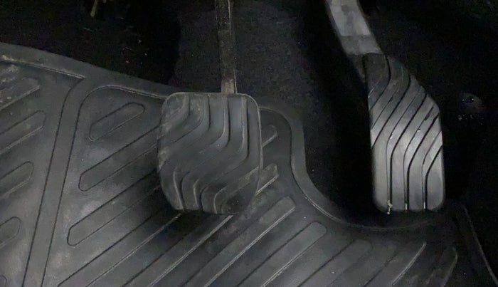 2023 Nissan MAGNITE XV TURBO CVT, Petrol, Automatic, 967 km, Pedals