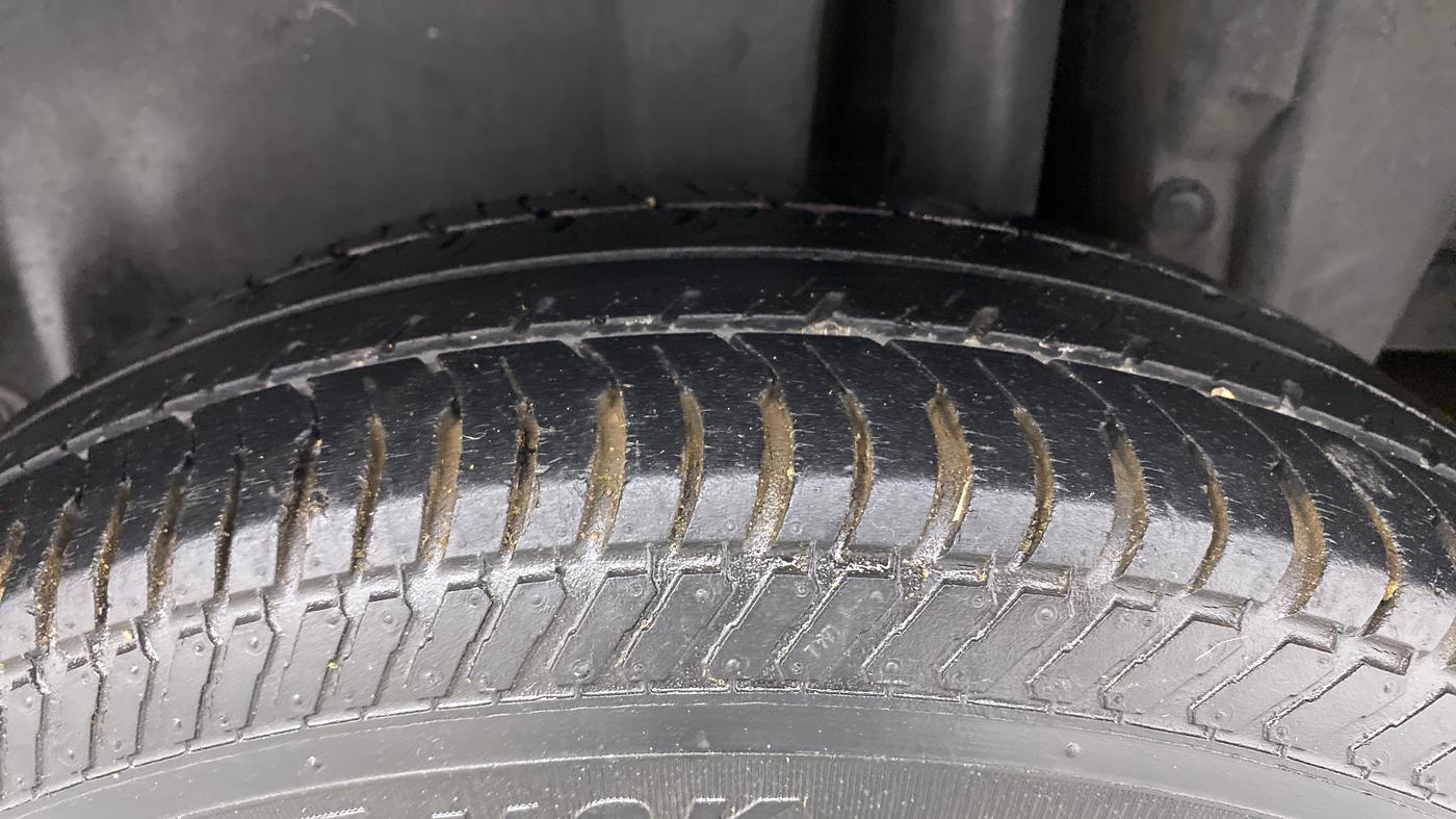 2017 Maruti Swift VXI O, Petrol, Manual, 60,428 km, Left Rear Tyre Tread