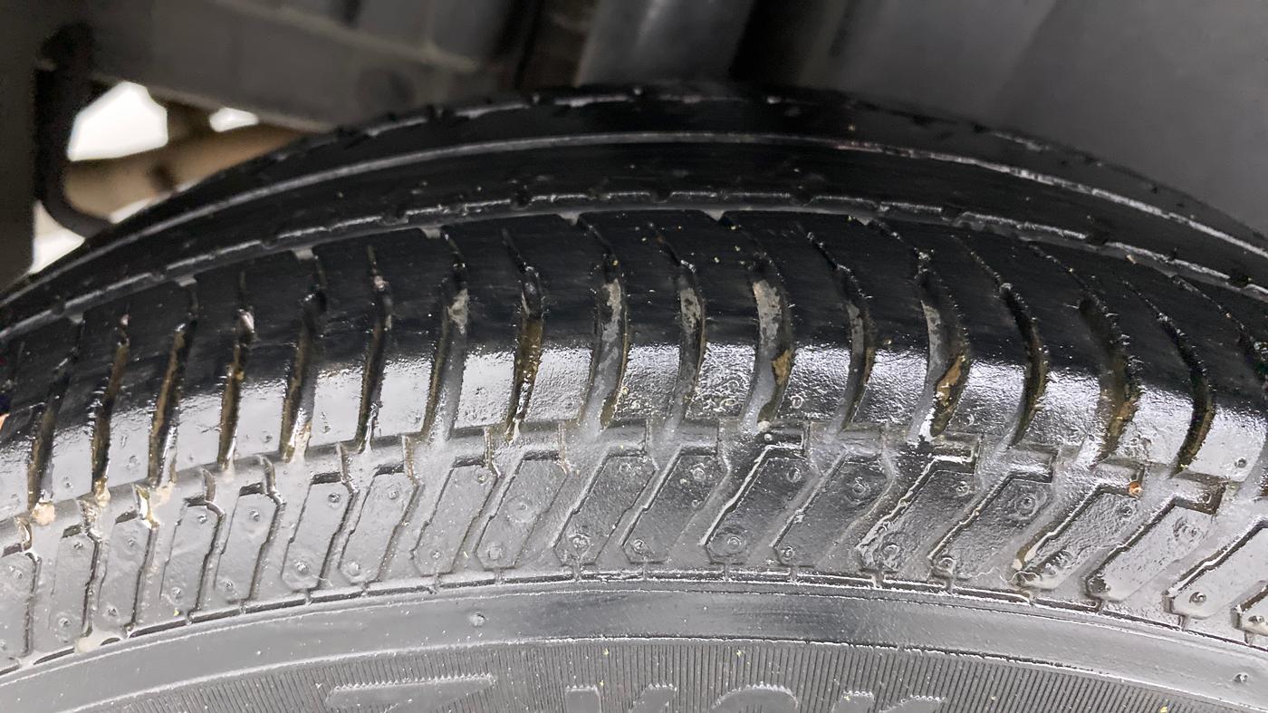 2017 Maruti Swift VXI O, Petrol, Manual, 60,428 km, Right Rear Tyre Tread