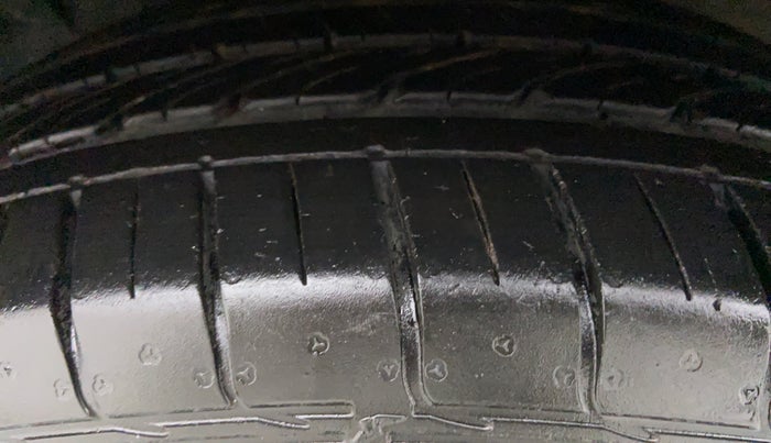 2018 Hyundai Creta 1.6 VTVT SX AUTO, Petrol, Automatic, 25,981 km, Left Front Tyre Tread