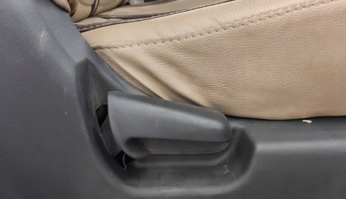 2018 Maruti Wagon R 1.0 VXI, Petrol, Manual, 42,943 km, Driver Side Adjustment Panel