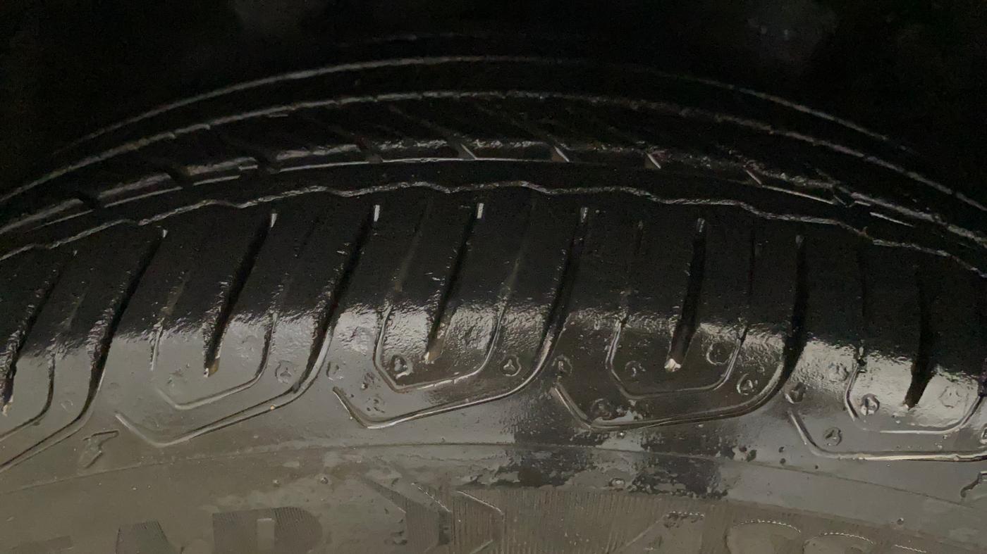 2019 Skoda Octavia L&K 1.8 TSI AT, Petrol, Automatic, 35,910 km, Left Front Tyre Tread