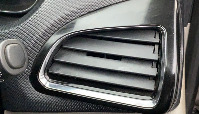 2019 Tata Tiago XZ PLUS PETROL, Petrol, Manual, 25,103 km, AC Unit - Front vent has minor damage