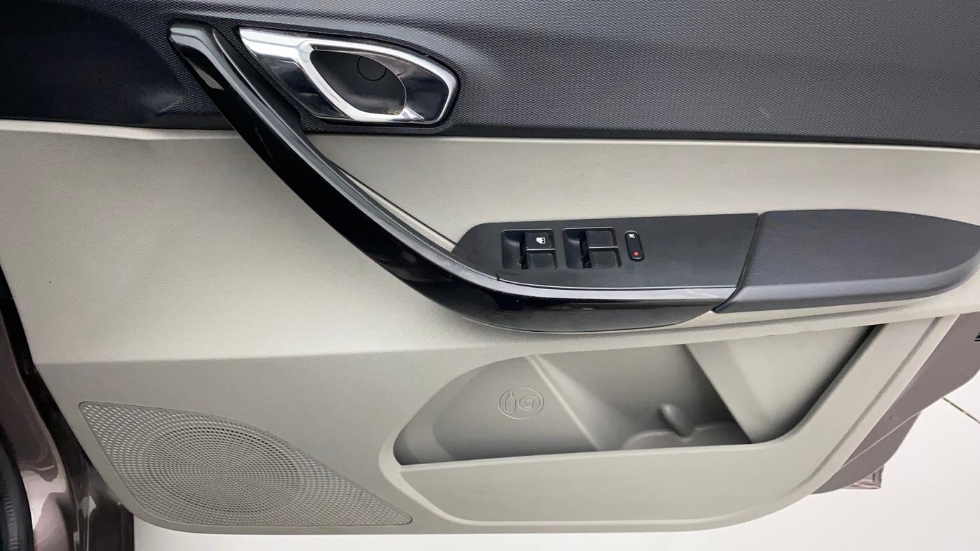 2019 Tata Tiago XZ PLUS PETROL, Petrol, Manual, 25,103 km, Driver Side Door Panels Control
