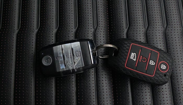 2022 KIA SONET GTX PLUS 1.0 IMT, CNG, Manual, 44,846 km, Key Close Up