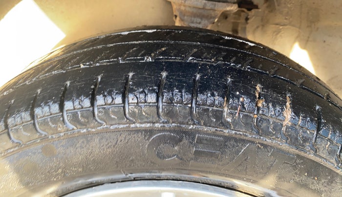 2015 Maruti Alto 800 LXI, Petrol, Manual, 41,392 km, Left Front Tyre Tread