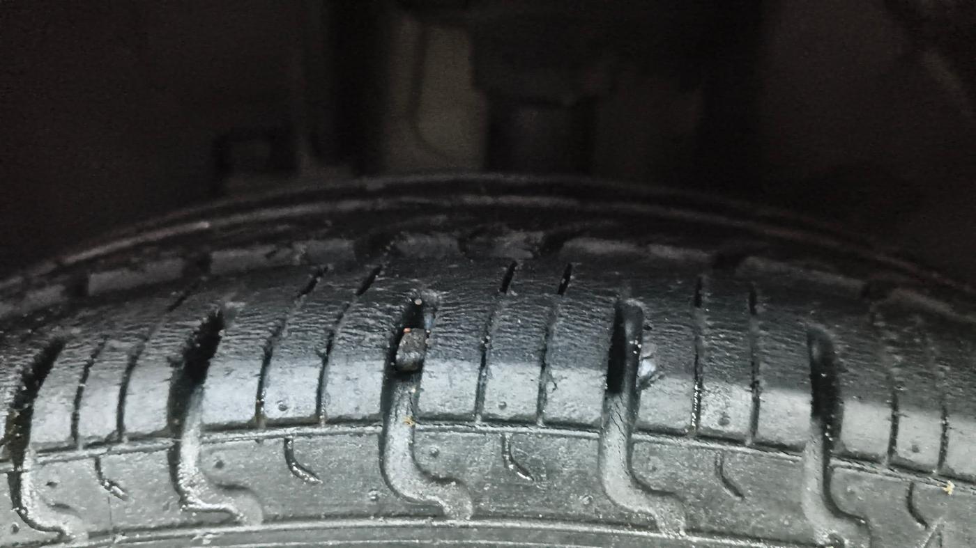 2019 Renault Kwid RXL 0.8 EDITION, CNG, Manual, 74,893 km, Left Front Tyre Tread