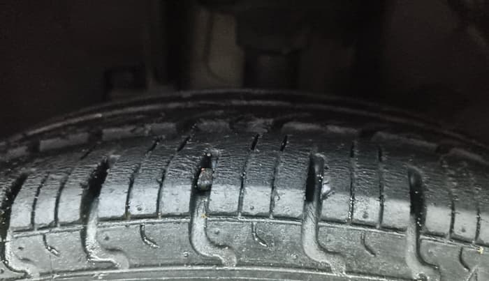 2019 Renault Kwid RXL 0.8 EDITION, CNG, Manual, 74,893 km, Left Front Tyre Tread