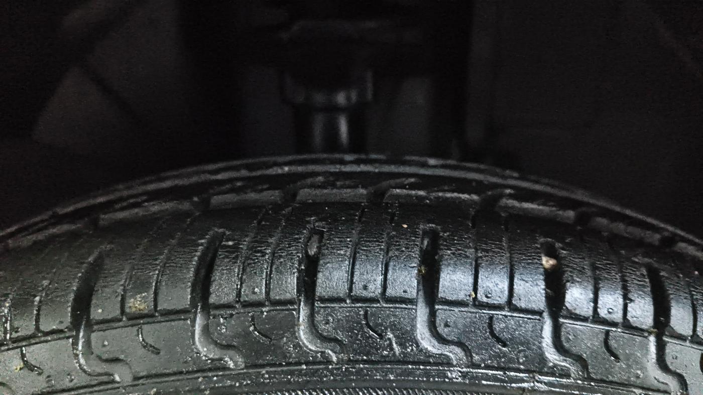 2019 Renault Kwid RXL 0.8 EDITION, CNG, Manual, 74,893 km, Right Front Tyre Tread