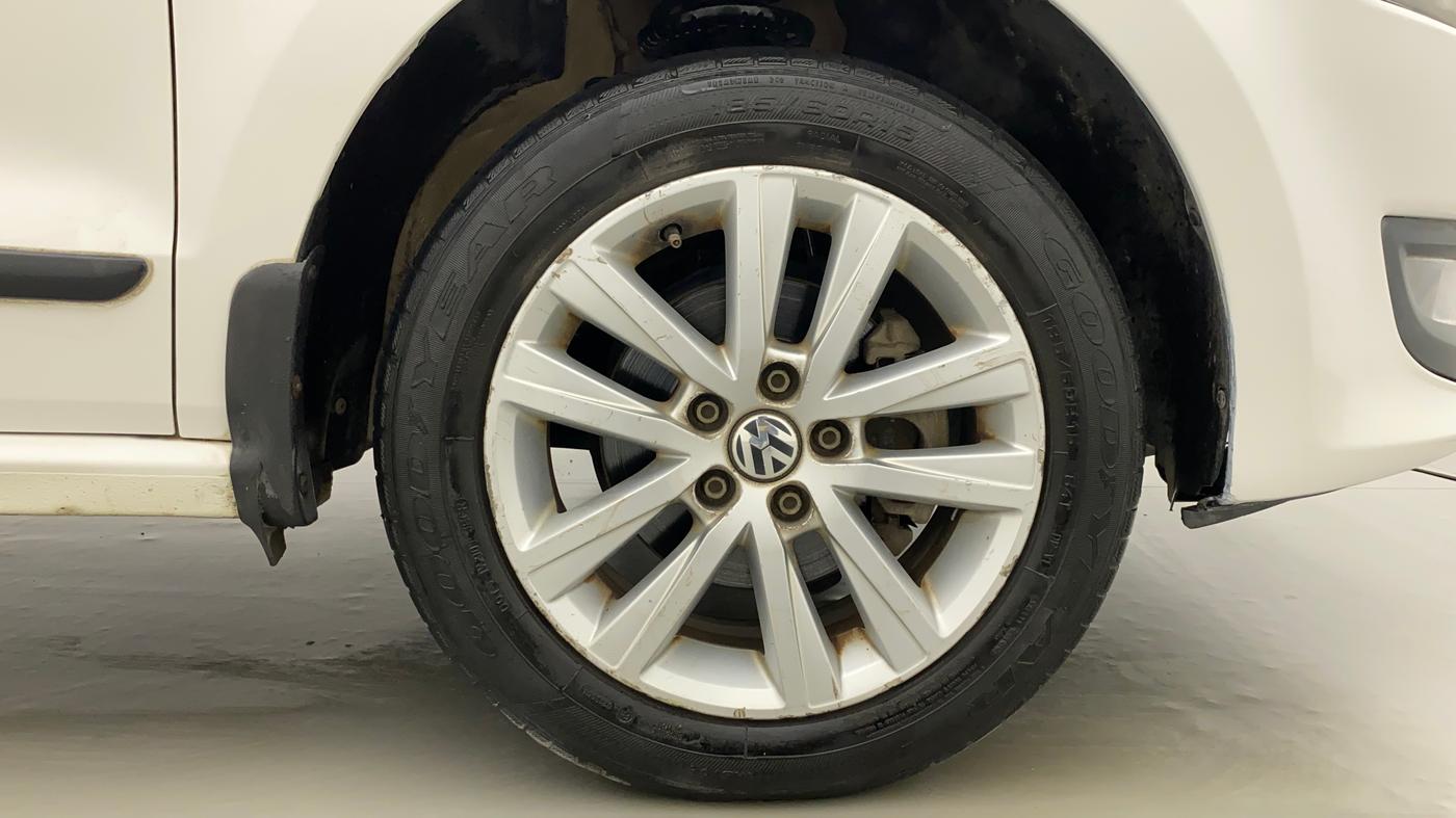 2014 Volkswagen Polo HIGHLINE1.2L, Petrol, Manual, 72,414 km, Right Front Wheel