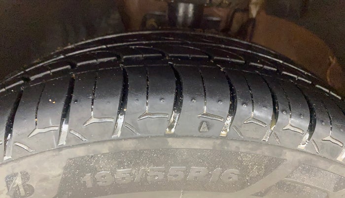 2021 Volkswagen Polo HIGHLINE PLUS 1.0L TSI, Petrol, Manual, 79,937 km, Left Front Tyre Tread