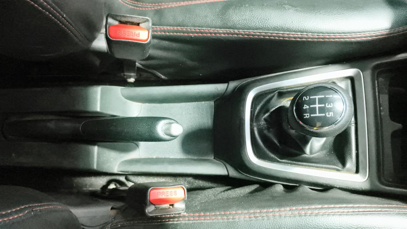 2018 Maruti Swift ZXI, CNG, Manual, 1,28,856 km, Gear Lever