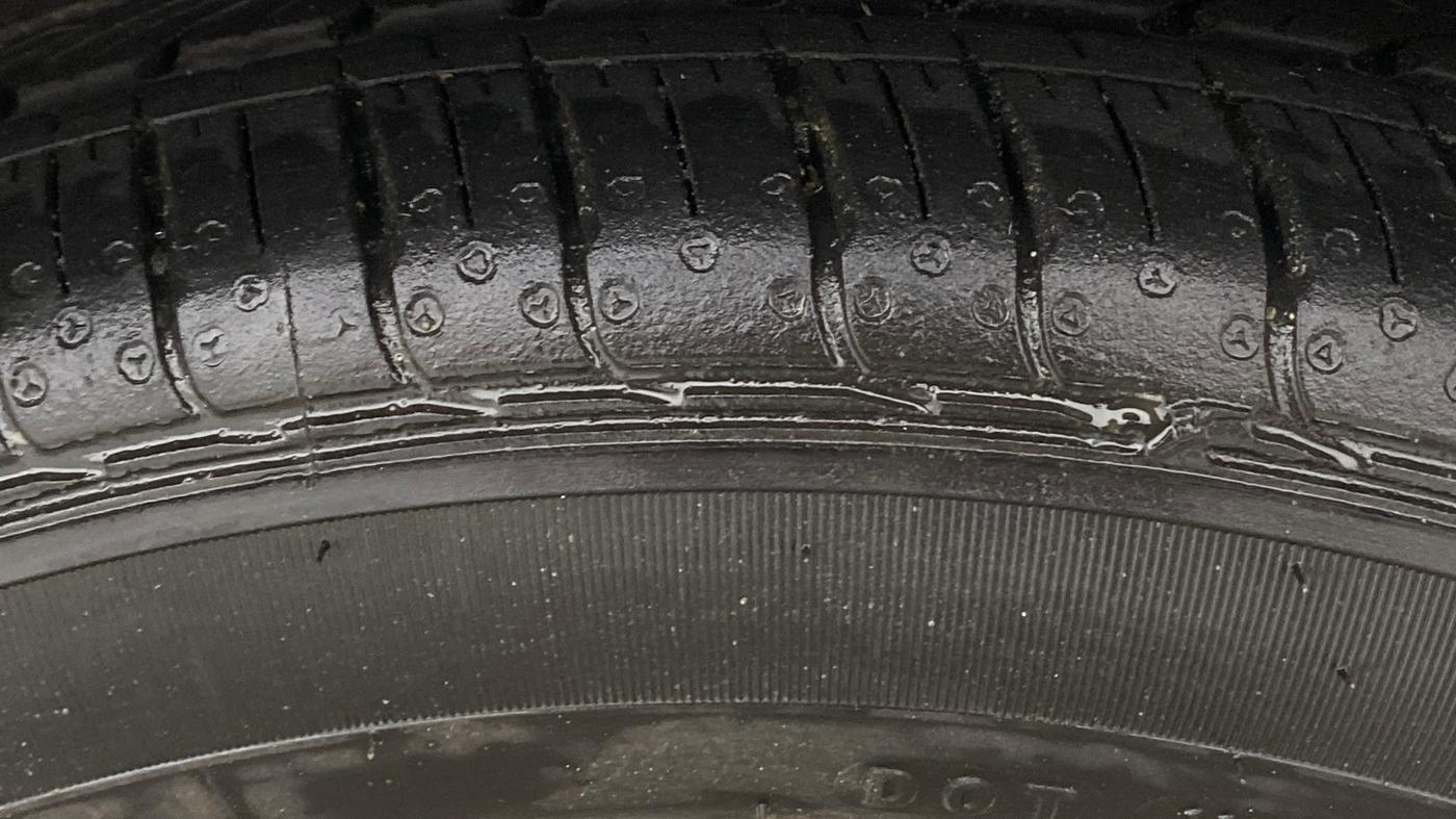 2025 Hyundai GRAND I10 NIOS Sportz (O) 1.2 Kappa AMT, Petrol, Automatic, 3,161 km, Right Front Tyre Tread