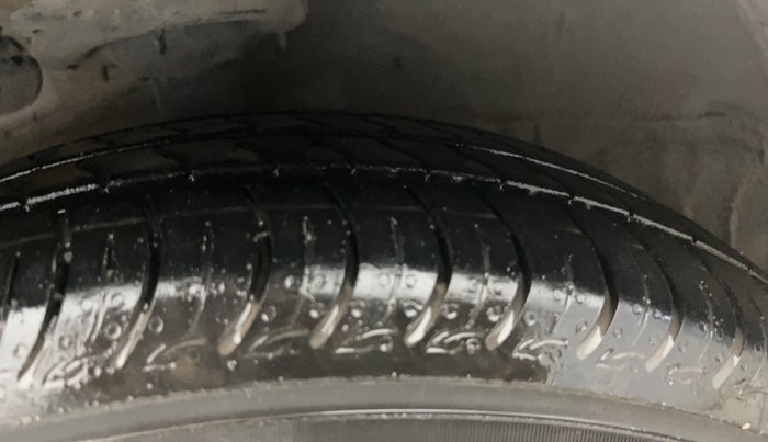 2014 Hyundai Grand i10 SPORTZ 1.2 KAPPA VTVT, Petrol, Manual, 33,268 km, Left Front Tyre Tread