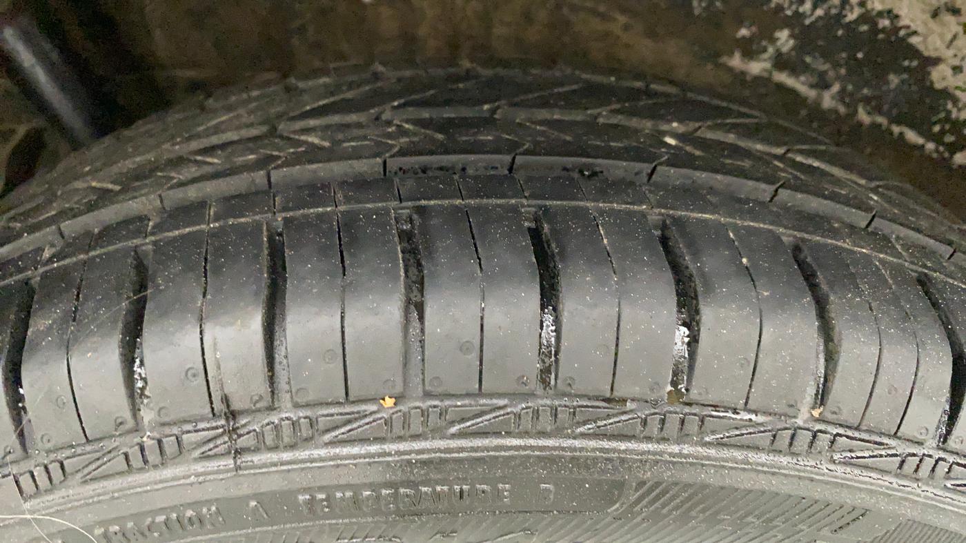 2014 Maruti Wagon R 1.0 VXI, Petrol, Manual, 1,01,391 km, Right Rear Tyre Tread