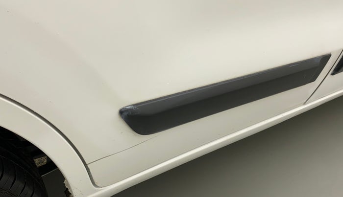 2014 Maruti Wagon R 1.0 VXI, Petrol, Manual, 1,01,391 km, Right rear door - Minor scratches