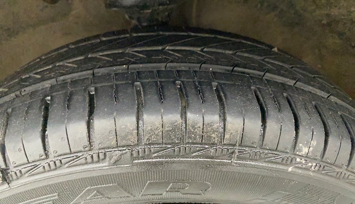 2014 Maruti Wagon R 1.0 VXI, Petrol, Manual, 1,01,391 km, Left Front Tyre Tread