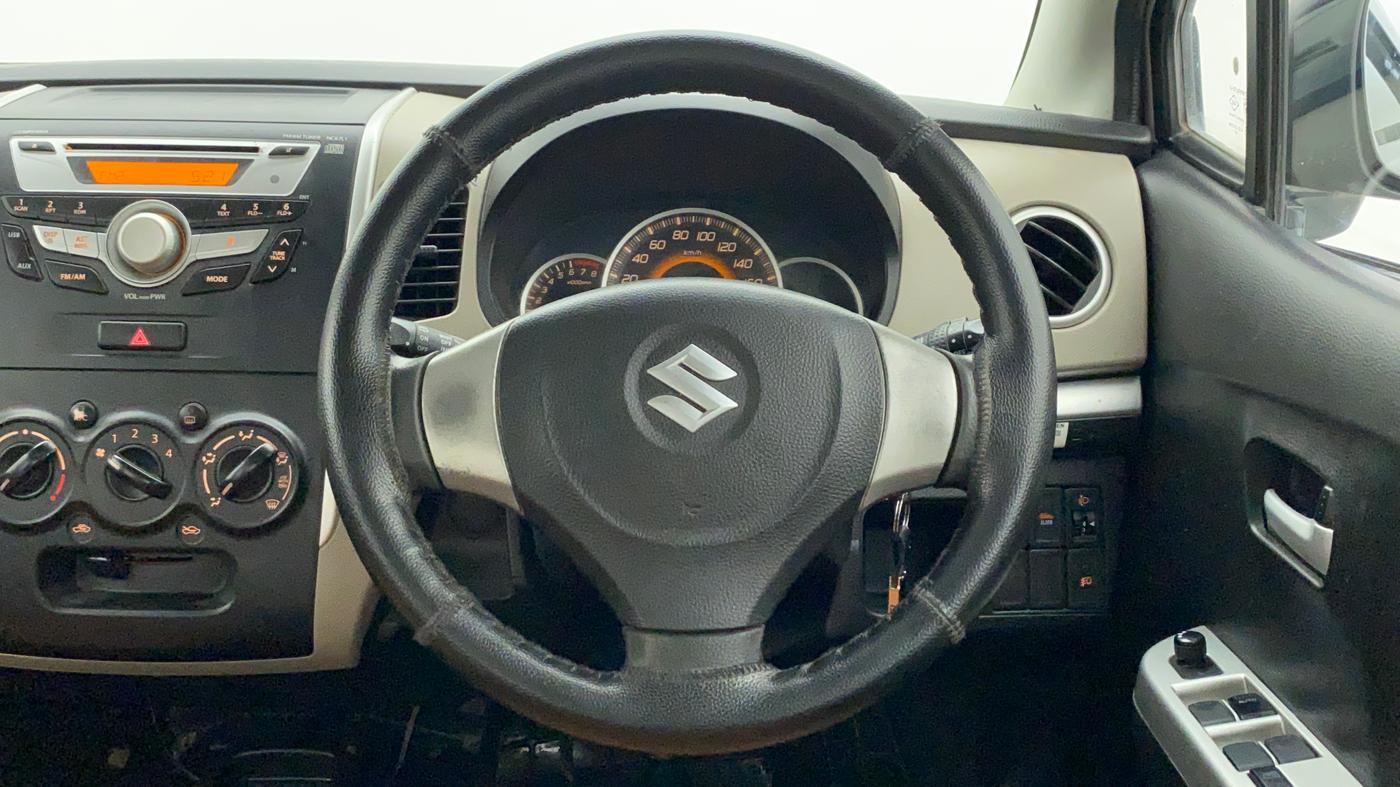 2014 Maruti Wagon R 1.0 VXI, Petrol, Manual, 1,01,391 km, Steering Wheel Close Up