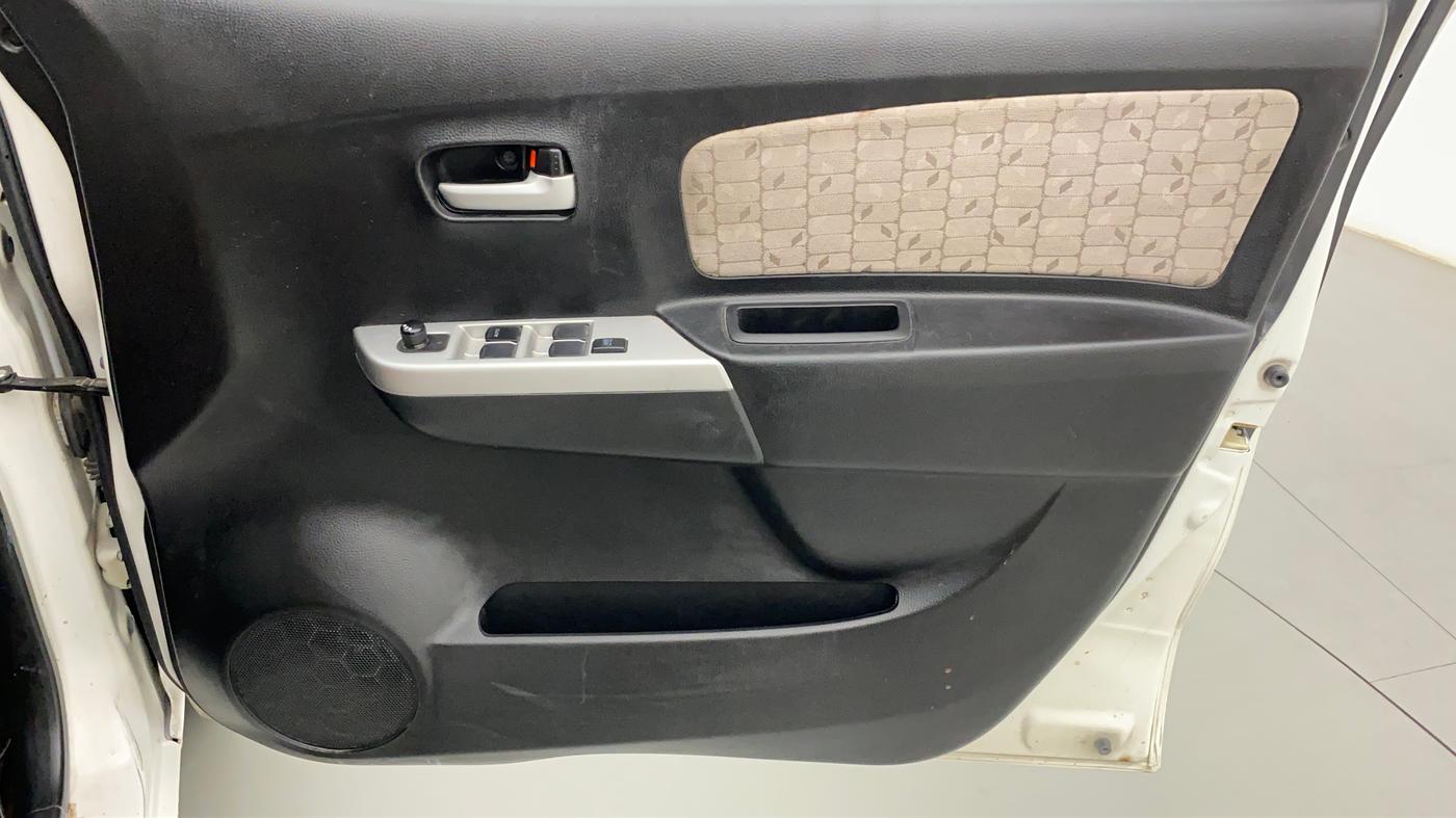 2014 Maruti Wagon R 1.0 VXI, Petrol, Manual, 1,01,391 km, Driver Side Door Panels Control