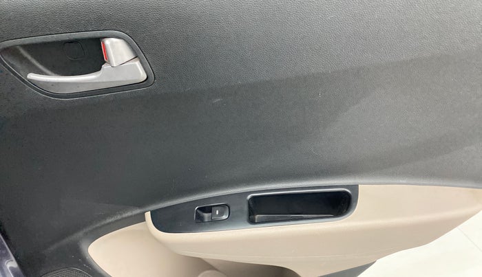 2014 Hyundai Grand i10 ASTA AT 1.2 KAPPA VTVT, Petrol, Automatic, 22,890 km, Right rear window switch / handle - Switch/handle not functional