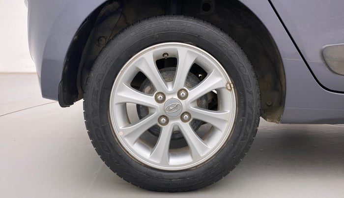 2014 Hyundai Grand i10 ASTA AT 1.2 KAPPA VTVT, Petrol, Automatic, 22,890 km, Right Rear Wheel