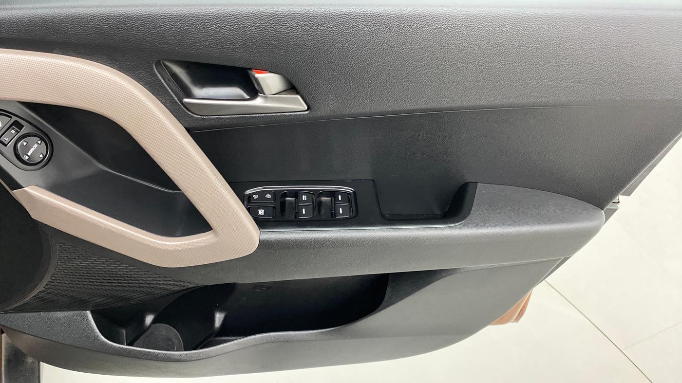 2017 Hyundai Creta 1.6 SX CRDI, Diesel, Manual, 70,608 km, Driver Side Door Panels Control